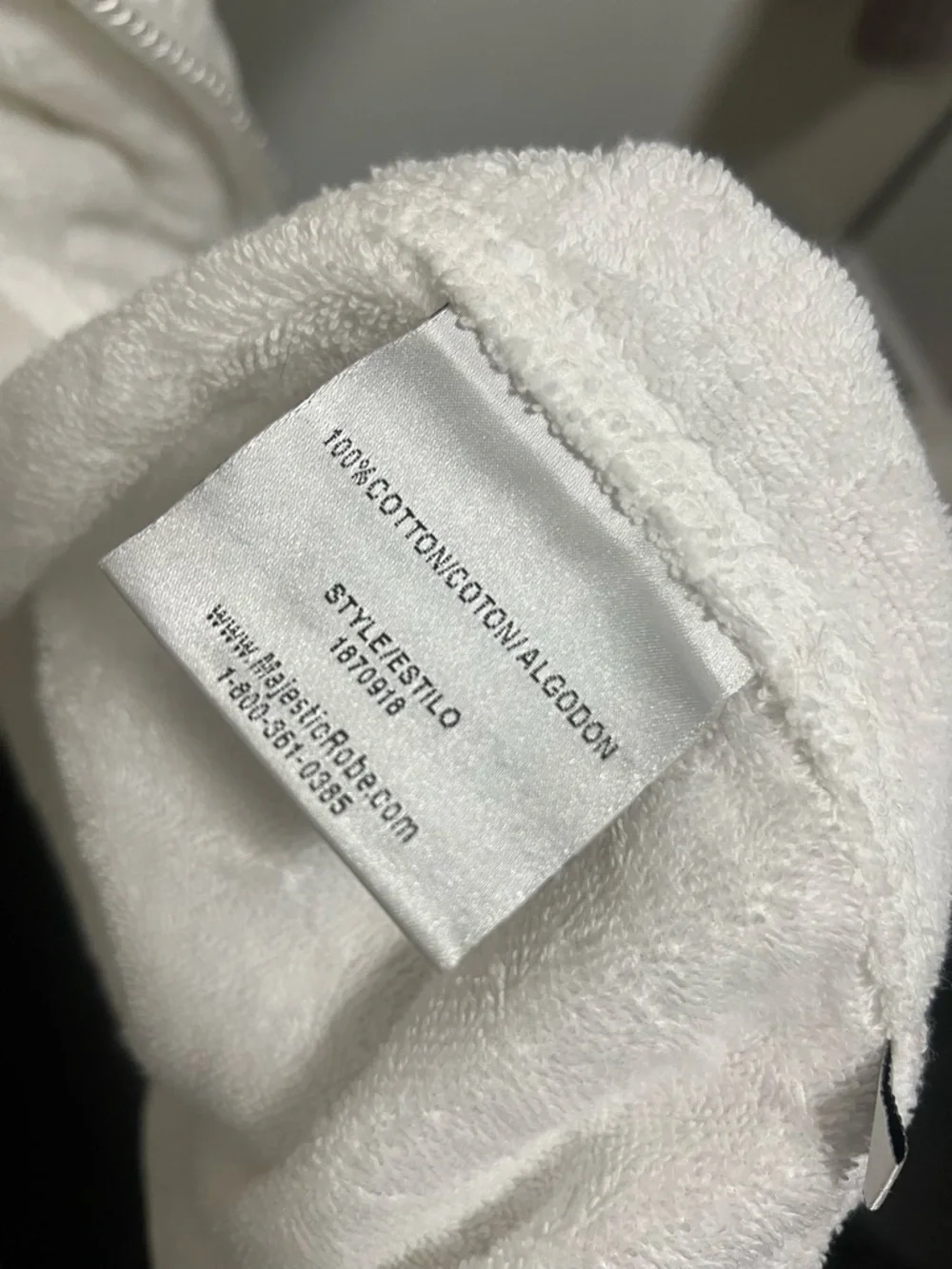 Fairmont Gold Luxury Bathrobe - Picture 8 of 9